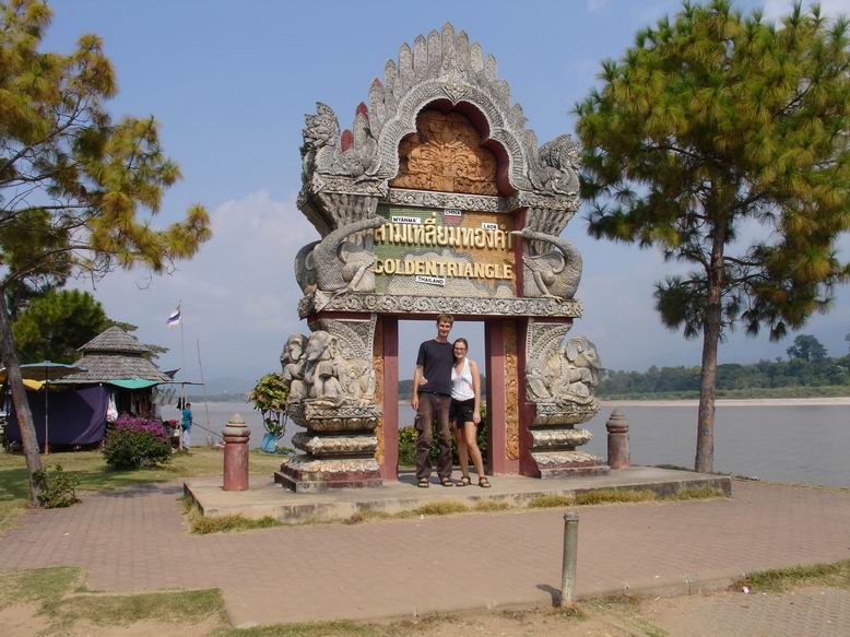 Golden Triangle, hranice tri statu a rek. Je zde pres reku Laos, Burma (Maymar) a kousek dal Cina.