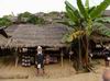 Jeli jsme do vesnice kde bydli mesiny jako treba dlouhokrke zeny nebo jine zajimave narodnosti.