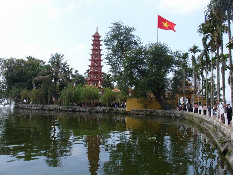 Tran Quoc Pagoda v Hanoi je kulturnim symbolem vietnamskeho budhismu.

<a href=http://www.orientalarchitecture.com/hanoi/TRANQUOCPAGODA.htm target=_blank>Pagoda</a>