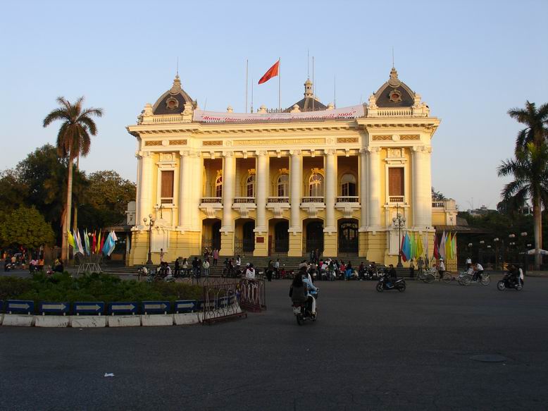 Budova opery v Hanoi.