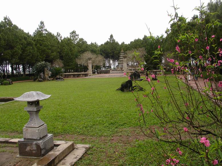 Zahrada v THIEN MU PAGODA.
Tato prohlidka byla jeste zadarmo.