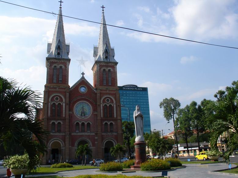 Hlavni katedrala v Saigonu, Notre Dame.