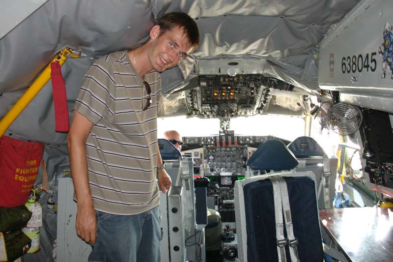 Dino inside the US Airforce kokpit