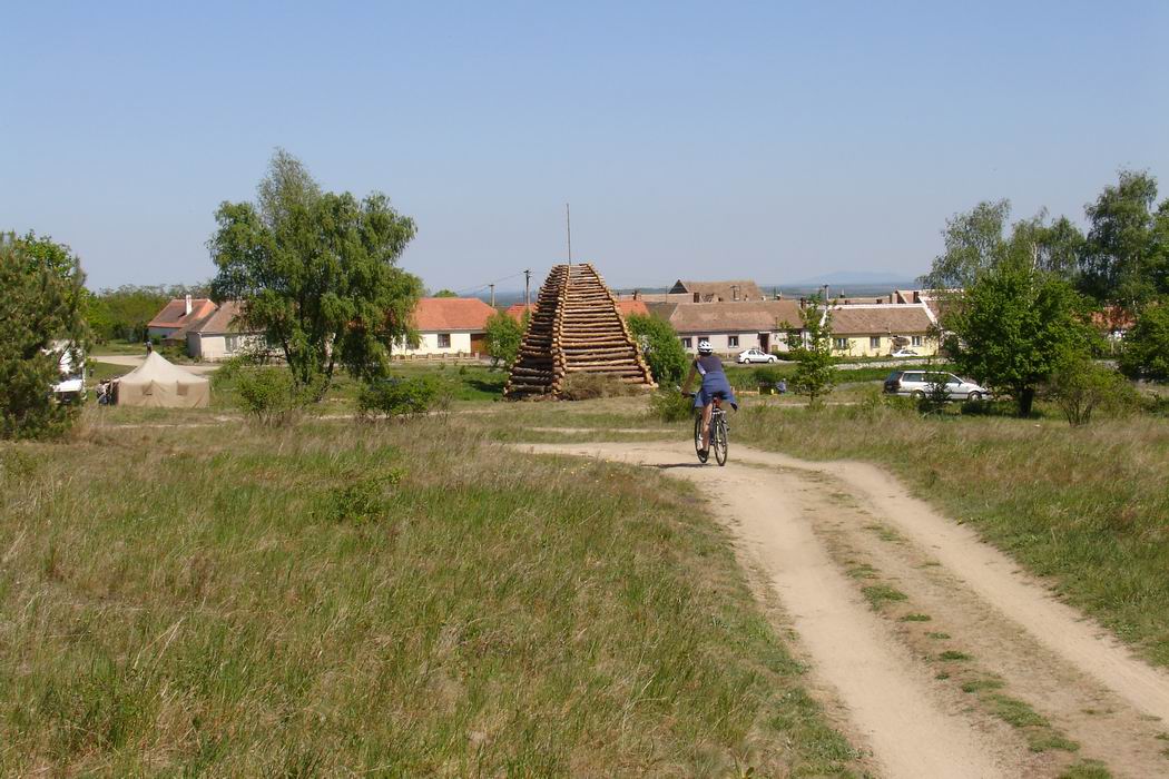 Na vylet jsme jeli v den pred palenim carodejnic a po ceste uz staly takove obrovske fatry. 