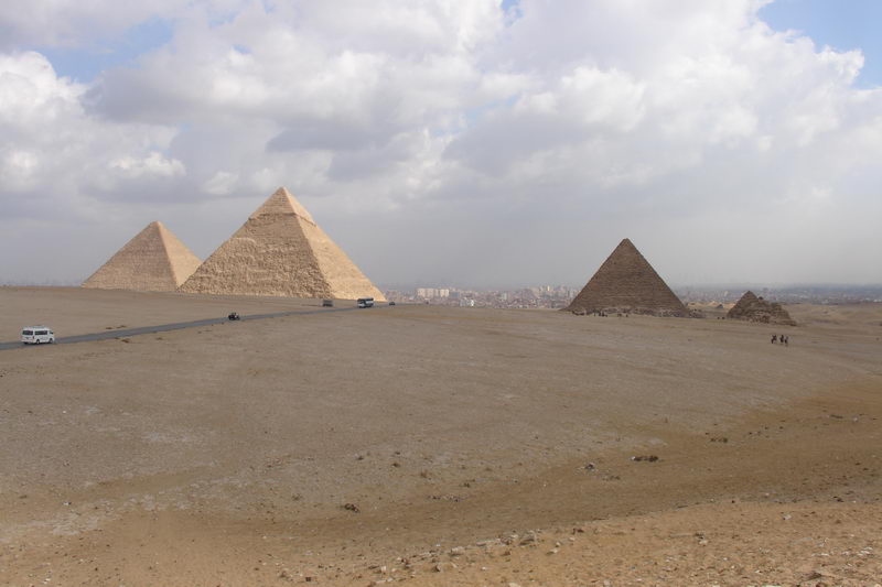 A tady jsou ty Egyptske pyramidy, divy sveta.