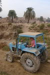 Traktor v Karnaku