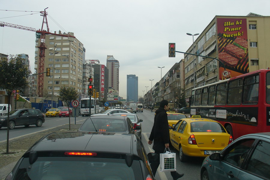 Cesta do prace se nekdy hodne protahle kvuli castym dopravnim zacpam.