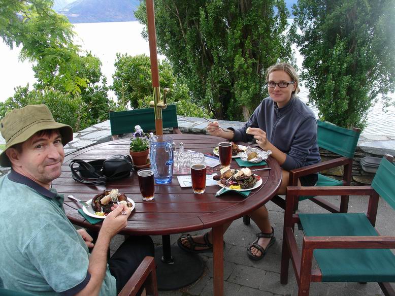 Barbeque bylo vinikajici a mohli jsme snist kolik jsme chteli jen cas byl limitovan odjezdem lode.