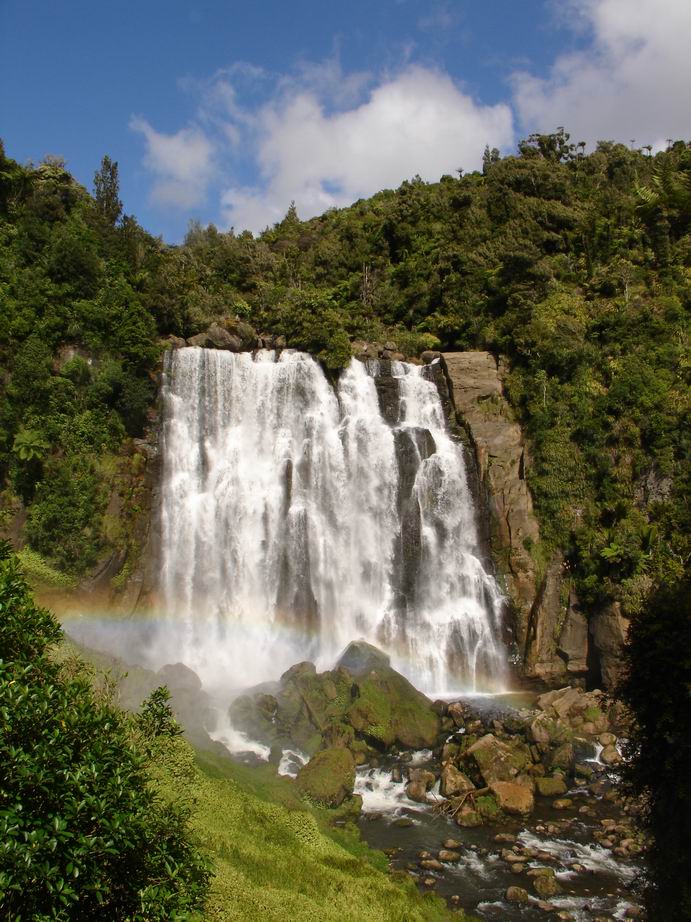 A zas nejaky vodopad v okoli Waitomo Caves.