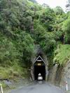 Na Zelande jsou zajimavosti jednoproude mosty ale semtam i tunely.