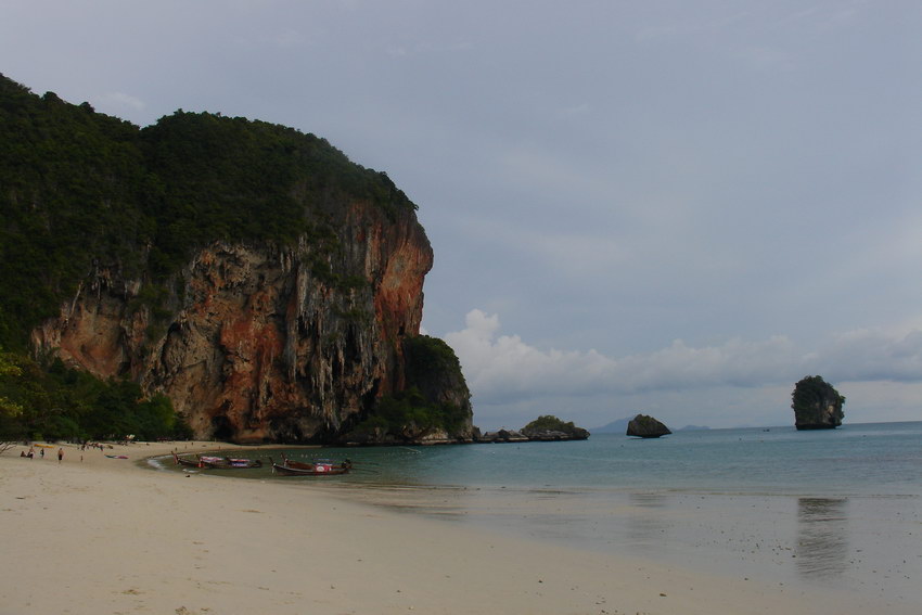 Low tide at Pranang Cave beach