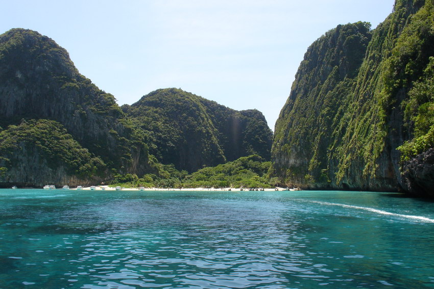 The Beach movie. Plaz z filmu Plaz neboli Maya Bay na souostrovi Kho Phi Phi.