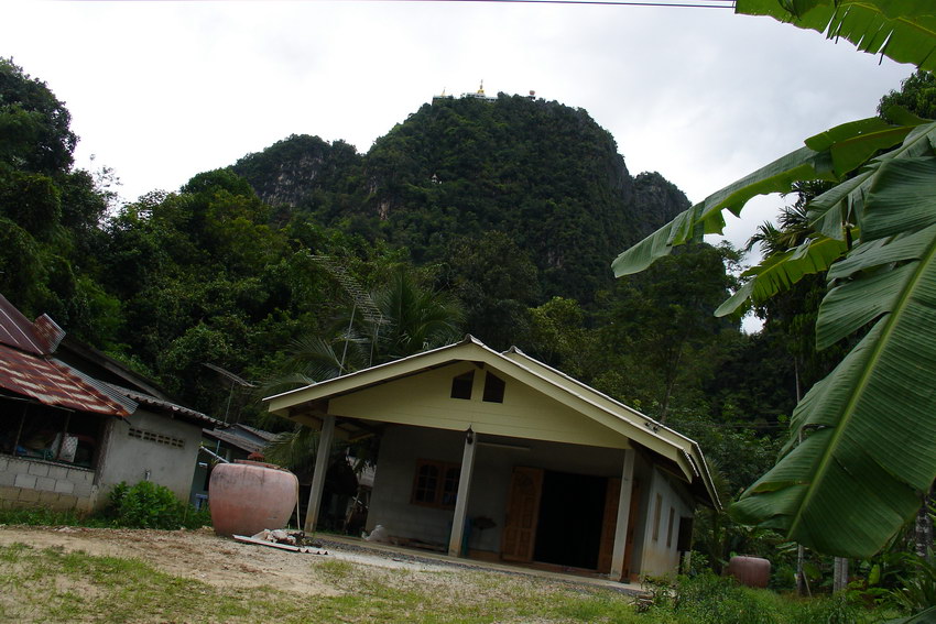 Tak tam nahore jsme byli, Tiger Cave Temple 1237 schodu.