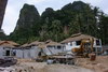 Vystavba novych resortu na Railay east.