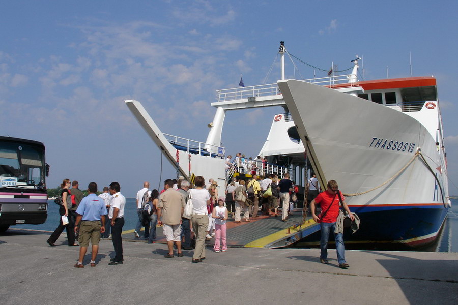 Trajekt je kousek od Kavaly a presun trva na Thassos asi 45 minut.