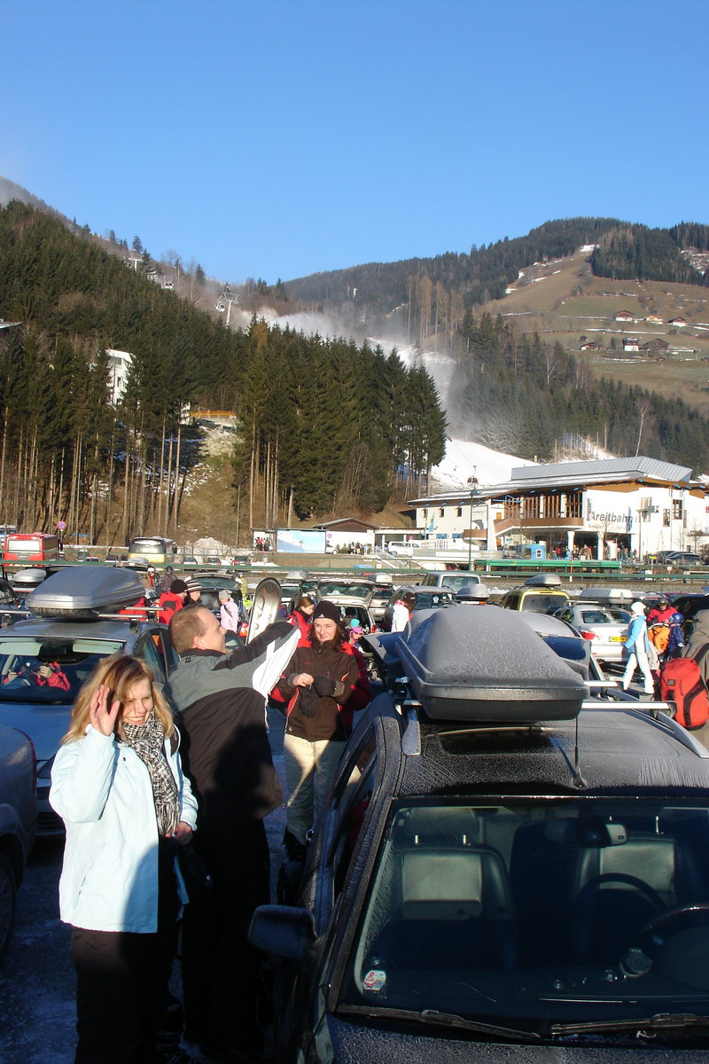 Parkoviste v Zell am See bylo skoro po kazde plne.