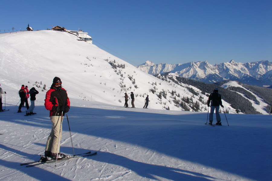 Zell am See vrcholek a tam az jede kabina od spodu.